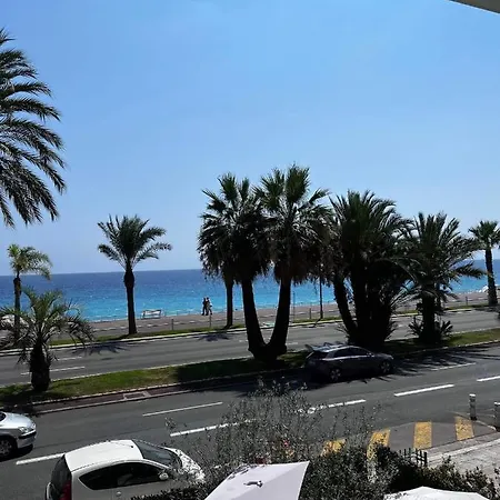 Promenade Des *